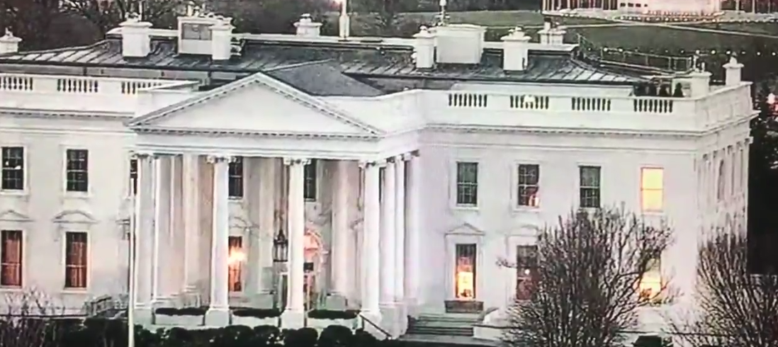 Presiden Trump Mengedipkan Lampu Di Gedung Putih Untuk Memberi Tanda Dia Sedang Menonton Fox News