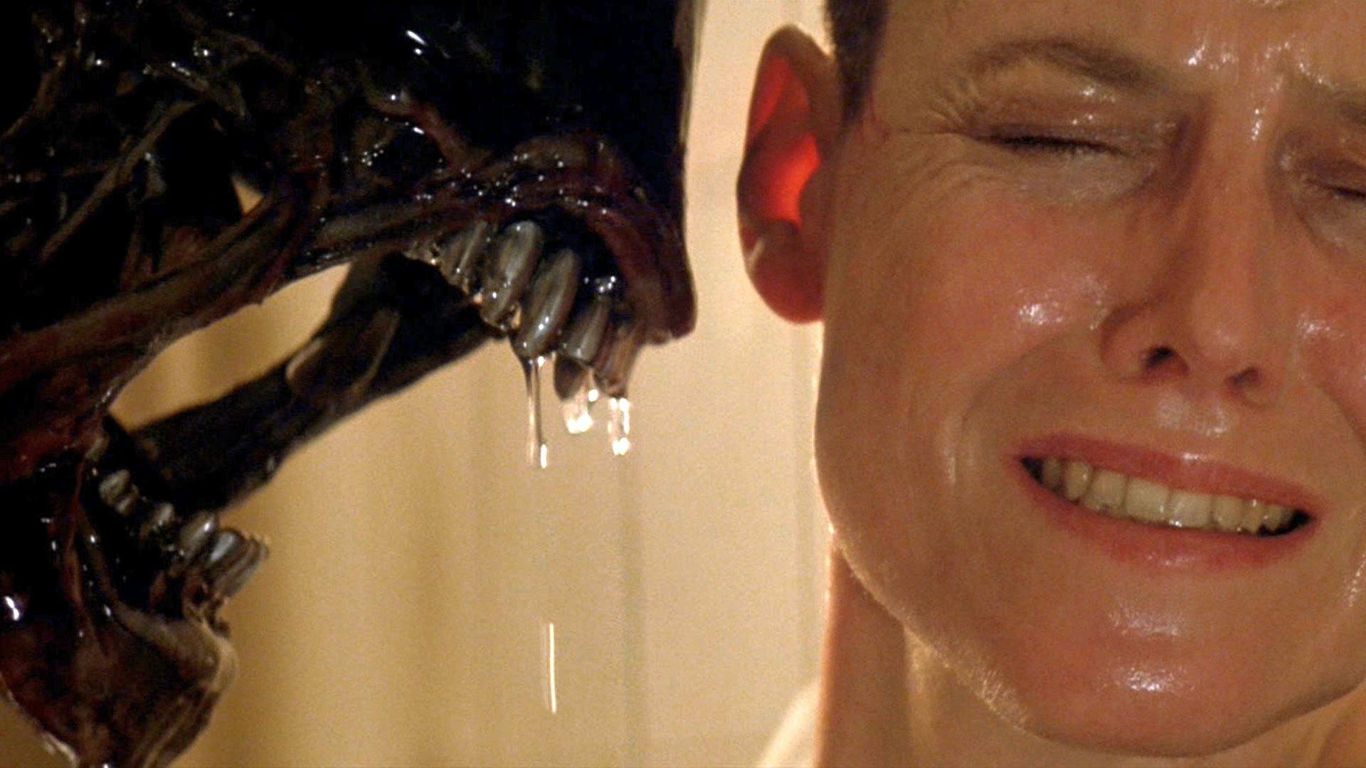 David Fincher Muda Bekerja Dengan Tim Efek pada Alien 3 dalam Cuplikan yang Baru Dibongkar