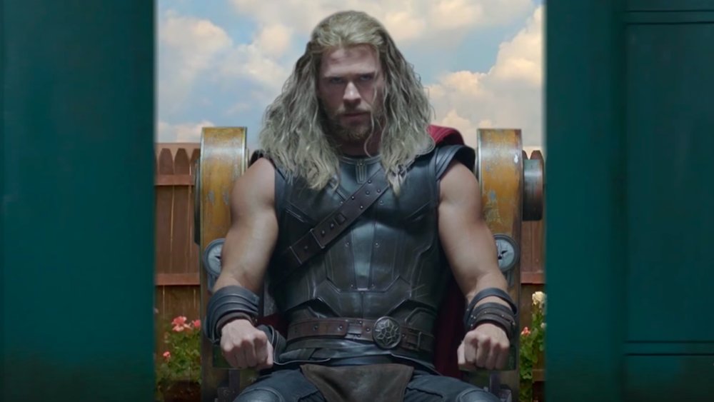 Thor Mendapatkan Potongan Rambutnya oleh Edward Scissorhands dalam Adegan Dihapus Fanmade