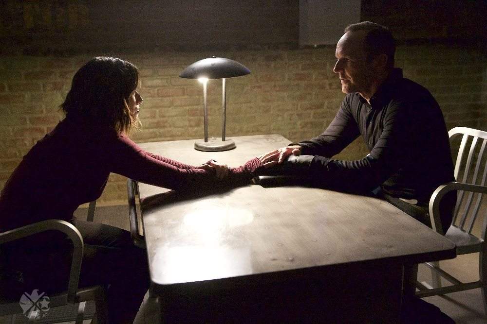 Episode Stills For Tomorrow Night Of Agents Of SHIELD: "Penutupan"