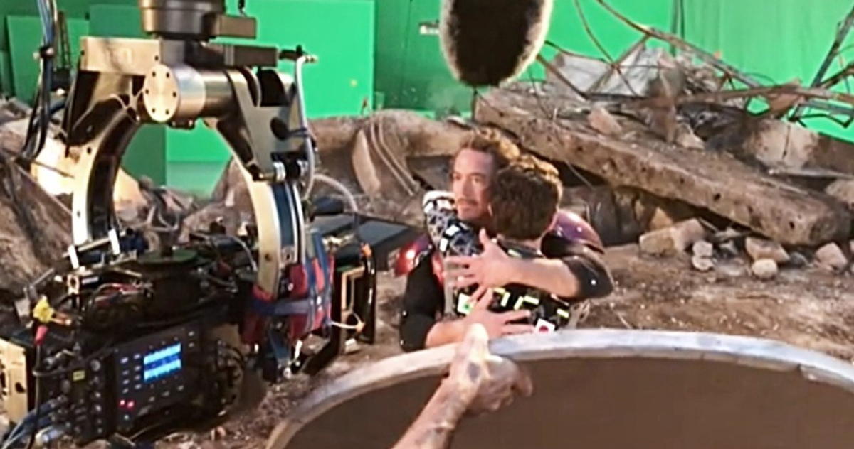 Peter Parker & Tony Stark Reuni di Avengers yang Mengharukan: Set Video Endgame