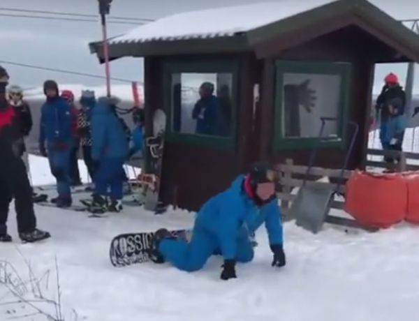 Snowboarder yang Tidak Berpengalaman Mencoba Menggunakan Lift Ski dan Itu Luar Biasa