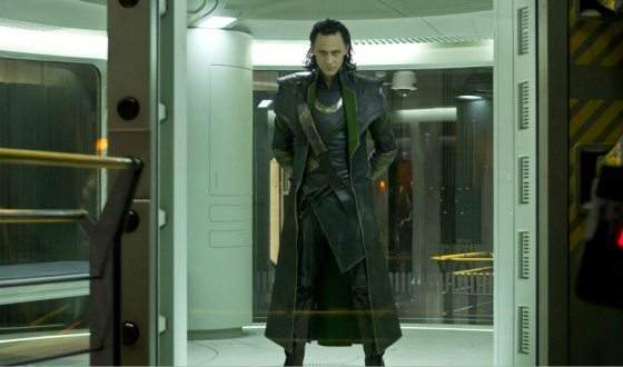 Tom Hiddleston Menggoda Humor 'Thor: Ragnarok' Dan Konflik Thor dan Loki